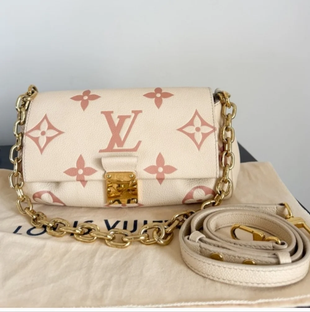 Louis Vuitton Favorite NM Crème Rose Trianon Crossbody Bag